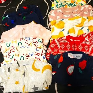 Old Navy sleepers 6-9